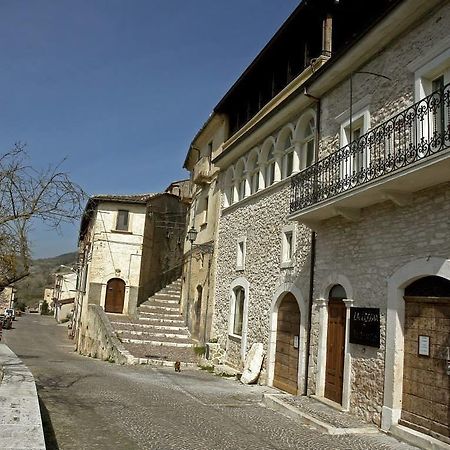 Отель La Loggia Di Federico Navelli Номер фото